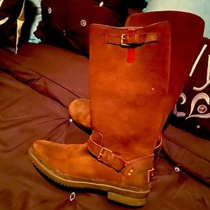 Slightly used UGGS BOOTS